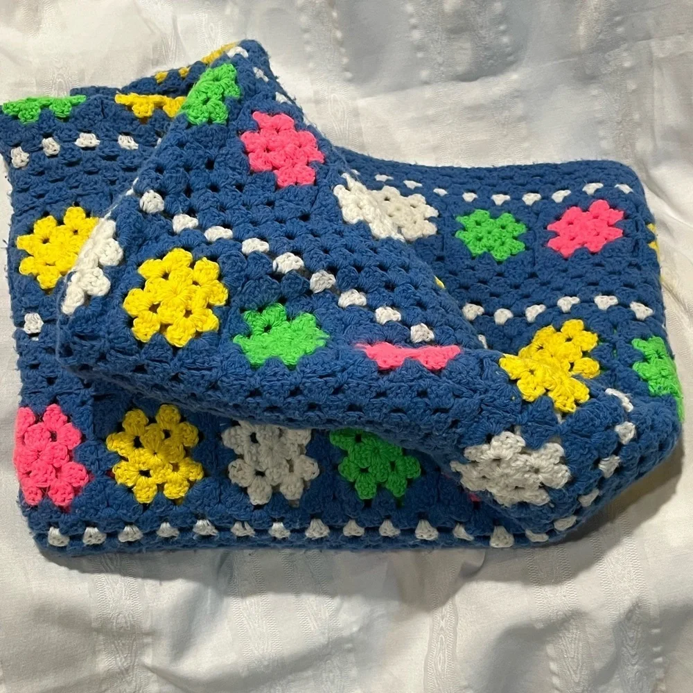VINTAGE GRANNY SQUARE CROCHET BLANKET, AFGHAN, HANDMADE, BLUE MULTICOLORED 60x72